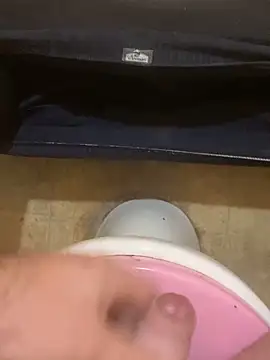 Snapshot of balint35 chatting on November 12, 2025, 8:19 pm balint35 online show from November 12, 2025, 8:19 pm