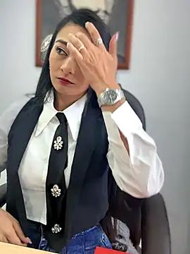 BELLA--26 online show from November 27, 2025, 1:35 pm