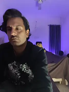 Snapshot of MAGNETICDADDY8 chatting on March 24, 2026, 5:18 pm MAGNETICDADDY8 online show from March 24, 2026, 5:18 pm