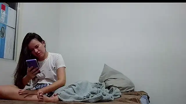 Snapshot of camillebr chatting on January 27, 2025, 2:42 am camillebr online show from January 27, 2025, 2:42 am