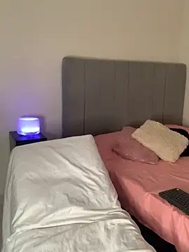 Snapshot of Julii- chatting on January 19, 2025, 9:34 pm Julii- online show from January 19, 2025, 9:34 pm