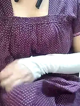 Snapshot of mallupriyapriya chatting on January 6, 2025, 5:08 am mallupriyapriya online show from January 6, 2025, 5:08 am