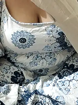 Snapshot of mallupriyapriya chatting on October 9, 2025, 5:55 pm mallupriyapriya online show from October 9, 2025, 5:55 pm