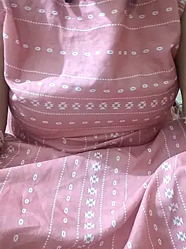 Snapshot of mallupriyapriya chatting on October 24, 2025, 5:42 pm mallupriyapriya online show from October 24, 2025, 5:42 pm