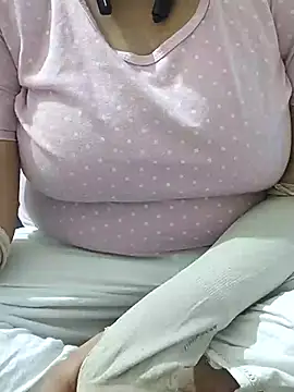 Snapshot of mallupriyapriya chatting on November 3, 2025, 6:58 am mallupriyapriya online show from November 3, 2025, 6:58 am