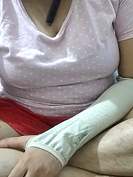 Snapshot of mallupriyapriya chatting on November 6, 2025, 8:48 am mallupriyapriya online show from November 6, 2025, 8:48 am