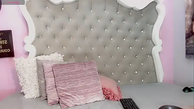 Diva Smith02 online show from January 26, 2025, 6:06 pm