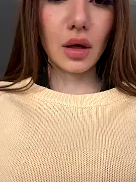 Maddy Jones online show from October 17, 2025, 2:15 am