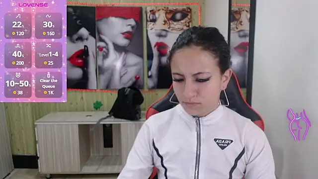 Anniee x online show from January 18, 2025, 11:43 am