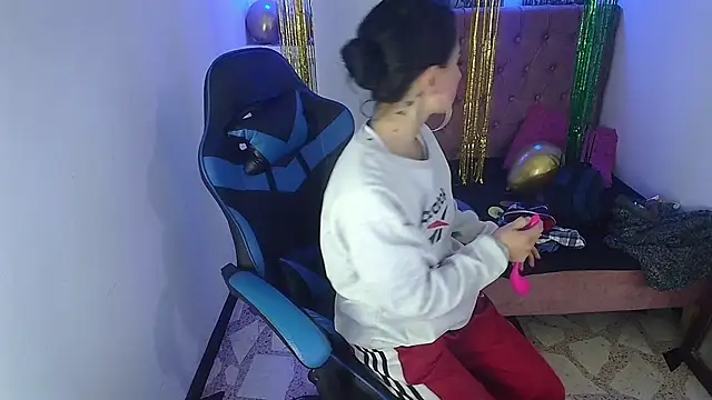 Anniee x online show from March 18, 2025, 12:36 pm