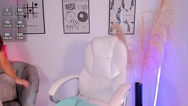 NiiaEvanss online show from October 4, 2025, 1:42 pm