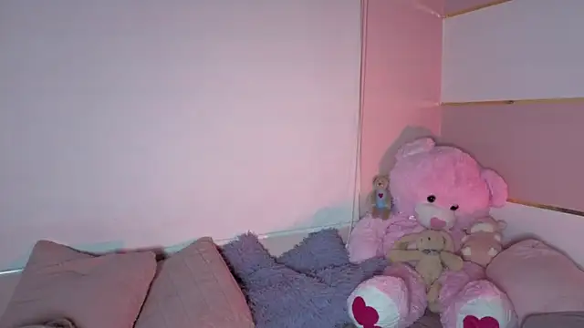 Charlotte  Miller online show from September 28, 2025, 1:00 am