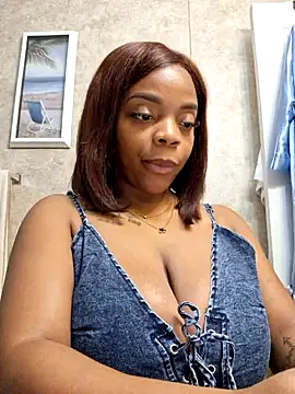 Snapshot of Sade_summer chatting on February 23, 2025, 12:30 am Sade summer online show from February 23, 2025, 12:30 am