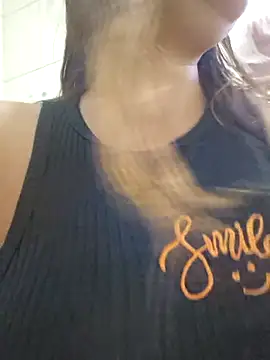 Snapshot of AliceRuivinha2 chatting on February 20, 2025, 10:05 am AliceRuivinha2 online show from February 20, 2025, 10:05 am
