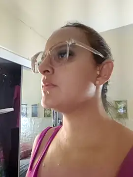 Snapshot of AliceRuivinha2 chatting on September 13, 2025, 1:11 pm AliceRuivinha2 online show from September 13, 2025, 1:11 pm