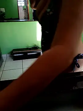 Snapshot of AliceRuivinha2 chatting on February 21, 2026, 10:27 am AliceRuivinha2 online show from February 21, 2026, 10:27 am