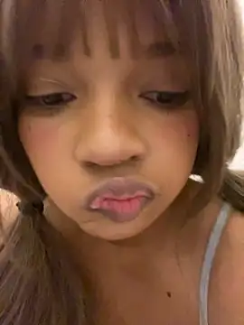 AwkwardJasminee online show from November 26, 2025, 2:29 pm