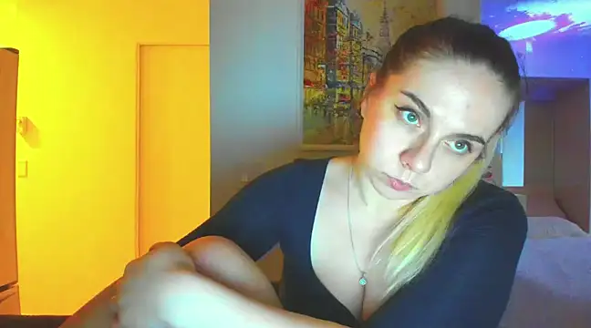 Snapshot of HappyIva chatting on January 3, 2025, 11:12 pm HappyIva online show from January 3, 2025, 11:12 pm