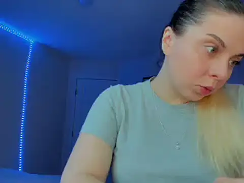 Snapshot of HappyIva chatting on February 26, 2025, 11:04 pm HappyIva online show from February 26, 2025, 11:04 pm