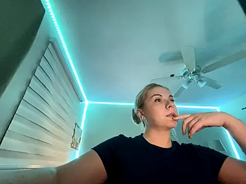 HappyIva online show from November 27, 2025, 8:05 am