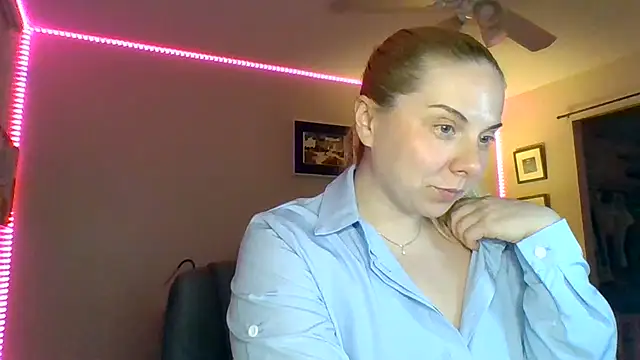 HappyIva online show from December 5, 2025, 12:52 am