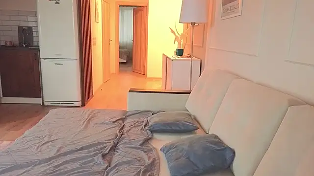 KristineEsme online show from November 23, 2025, 5:07 am