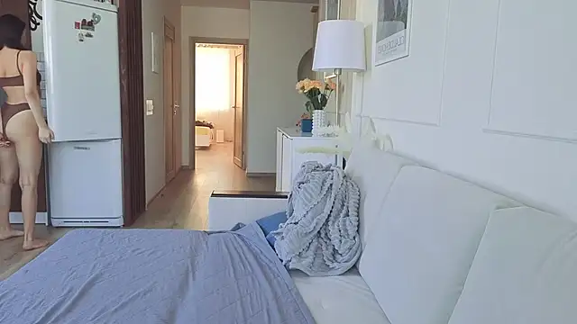 KristineEsme online show from February 5, 2026, 5:34 am