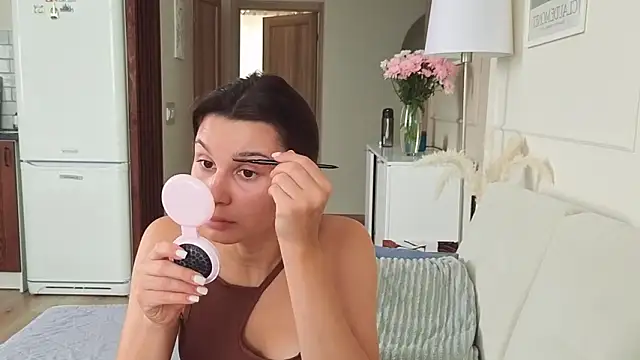 KristineEsme online show from March 12, 2026, 6:08 am