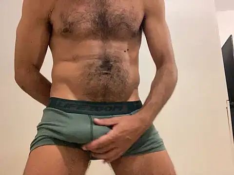 JoaoLenhador online show from February 23, 2025, 3:24 am