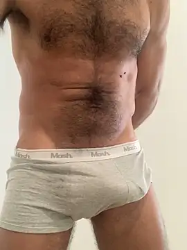 JoaoLenhador online show from March 17, 2025, 4:43 pm