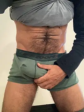 JoaoLenhador online show from October 9, 2025, 10:24 am