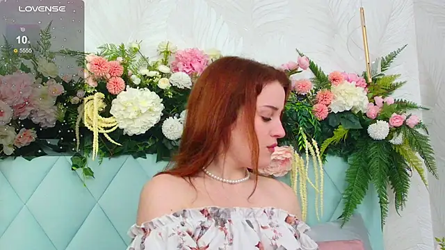 EllieGarson online show from October 9, 2025, 5:11 pm