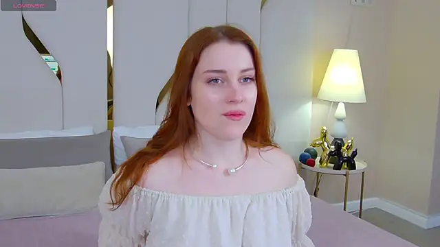 EllieGarson online show from October 18, 2025, 5:03 pm