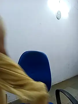 Snapshot of Lucky-Deepthi chatting on September 16, 2025, 9:16 pm Lucky-Deepthi online show from September 16, 2025, 9:16 pm