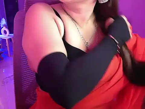 Snapshot of Mitikaa chatting on October 7, 2025, 2:25 pm Mitikaa online show from October 7, 2025, 2:25 pm