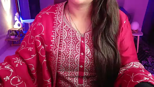 Snapshot of Mitikaa chatting on October 9, 2025, 2:37 pm Mitikaa online show from October 9, 2025, 2:37 pm