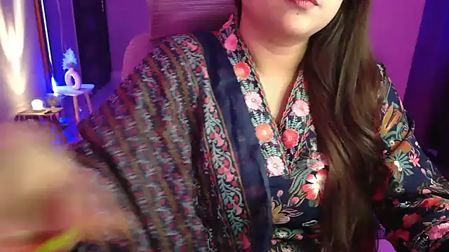 Snapshot of Mitikaa chatting on October 10, 2025, 2:27 pm Mitikaa online show from October 10, 2025, 2:27 pm