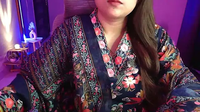 Snapshot of Mitikaa chatting on October 14, 2025, 4:52 pm Mitikaa online show from October 14, 2025, 4:52 pm