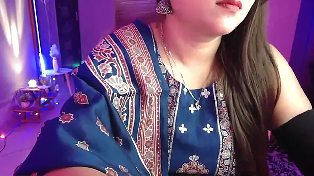 Snapshot of Mitikaa chatting on October 16, 2025, 2:18 pm Mitikaa online show from October 16, 2025, 2:18 pm