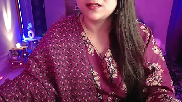 Snapshot of Mitikaa chatting on October 18, 2025, 3:13 pm Mitikaa online show from October 18, 2025, 3:13 pm