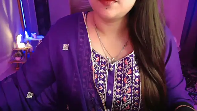 Snapshot of Mitikaa chatting on November 3, 2025, 2:18 pm Mitikaa online show from November 3, 2025, 2:18 pm