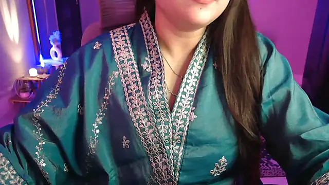 Snapshot of Mitikaa chatting on November 7, 2025, 1:55 pm Mitikaa online show from November 7, 2025, 1:55 pm