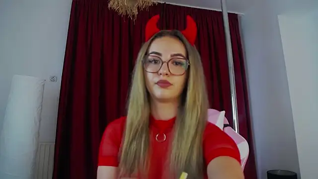 Ariel Quinn online show from September 14, 2025, 4:00 am