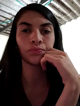 blue and whithe online show from April 6, 2026, 7:04 pm