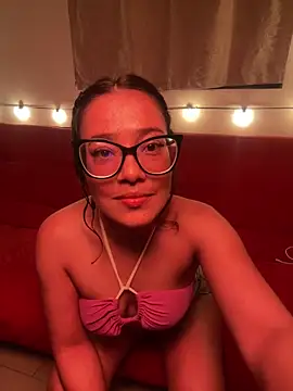 Snapshot of MadameNat chatting on February 2, 2025, 4:15 am MadameNat online show from February 2, 2025, 4:15 am