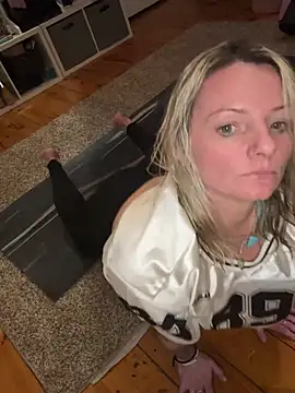 Snapshot of kittiekatieyogi chatting on February 20, 2025, 1:03 am kittiekatieyogi online show from February 20, 2025, 1:03 am