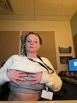 Snapshot of kittiekatieyogi chatting on February 28, 2025, 5:37 pm kittiekatieyogi online show from February 28, 2025, 5:37 pm