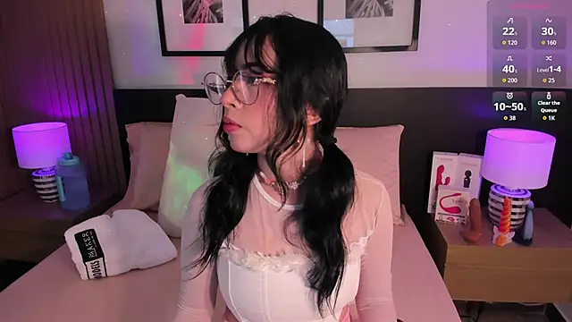 vi anaya online show from November 12, 2025, 11:43 am