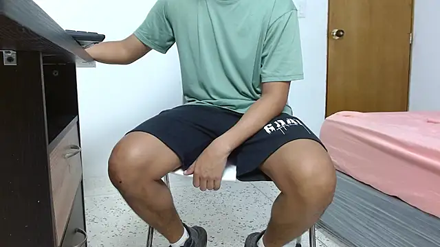 Snapshot of zeus_2025_ chatting on January 16, 2025, 2:51 pm zeus 2025 online show from January 16, 2025, 2:51 pm