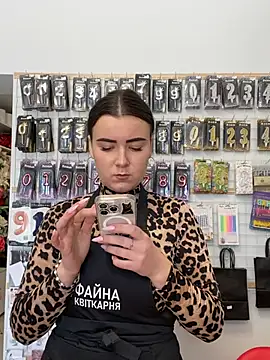 mewKate online show from April 5, 2026, 9:39 am